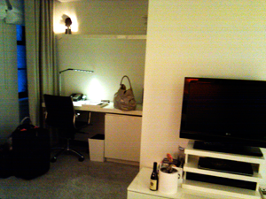 w hotel washington d.c. hotel room view of the desk and tv